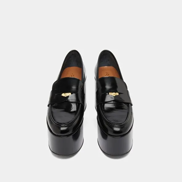 Platform loafers in black glazed leather