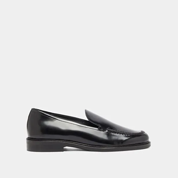 Round-toed loafers in black glazed leather