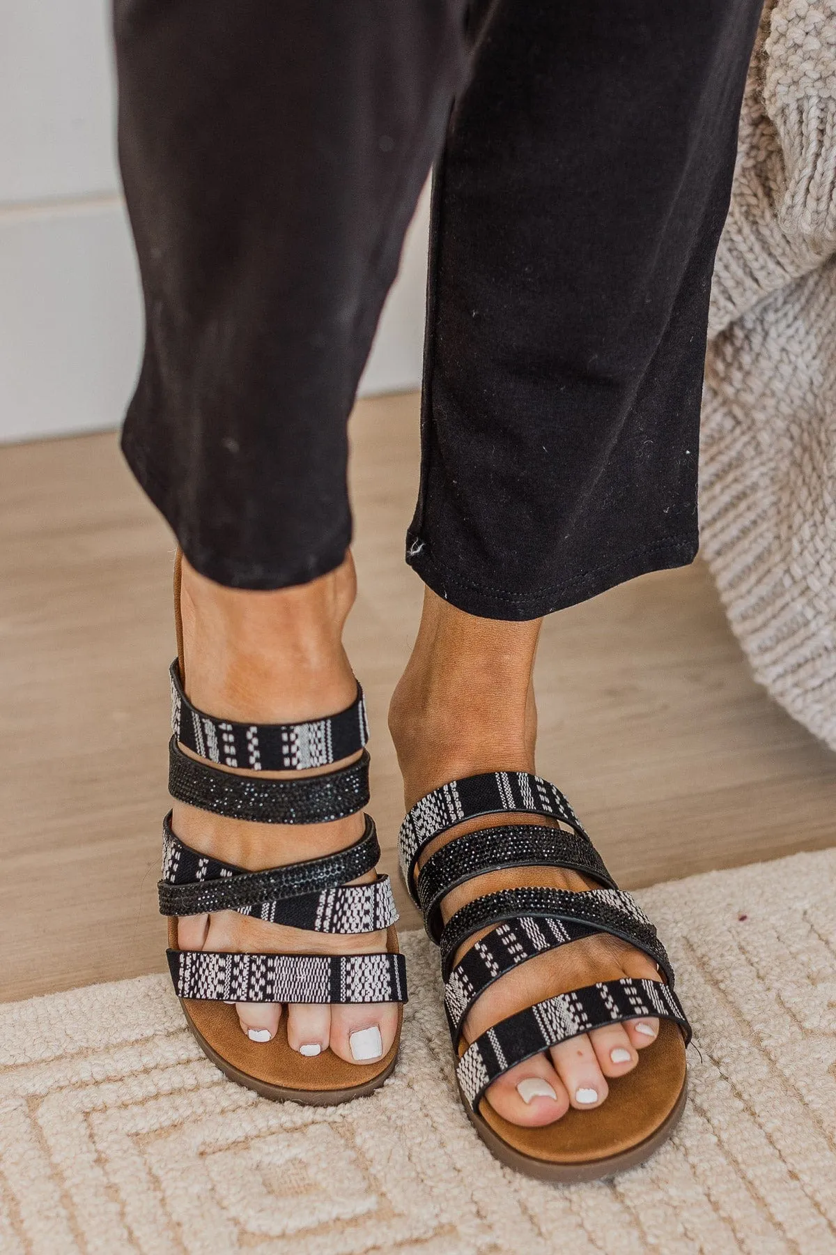 Very G Ginger 4 Sandals- Black & White