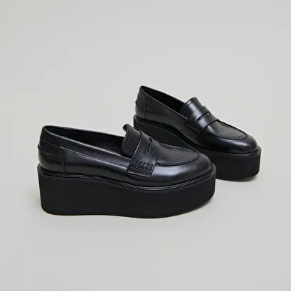 Wedge loafers in black leather