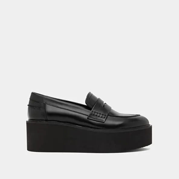 Wedge loafers in black leather