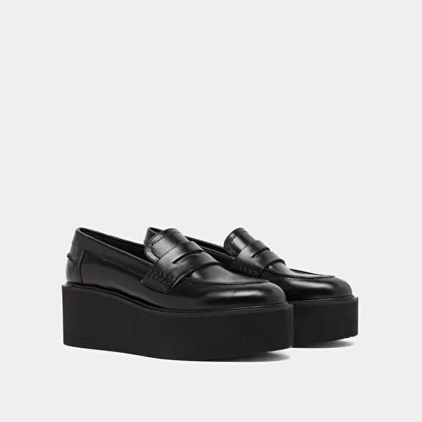 Wedge loafers in black leather