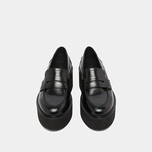 Wedge loafers in black leather